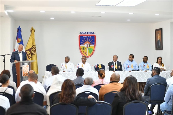 JCE presenta proyecto de la nueva cédula a representantes de la Iglesia católica en Barahona