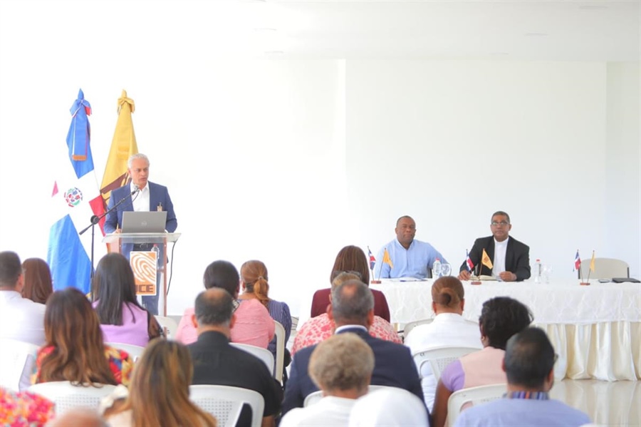 JCE presenta proyecto de la nueva cédula a comunidad católica de Santo Domingo Este