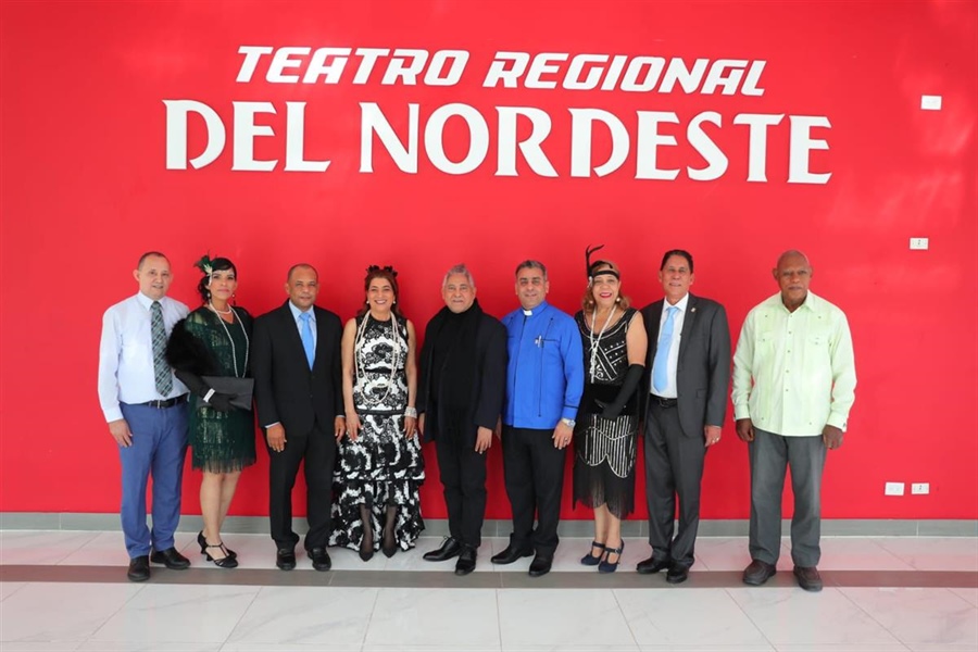 La UCNE reconoce a Dolores Fernández como “Profesora Extraordinaria” en el Día del Maestro
