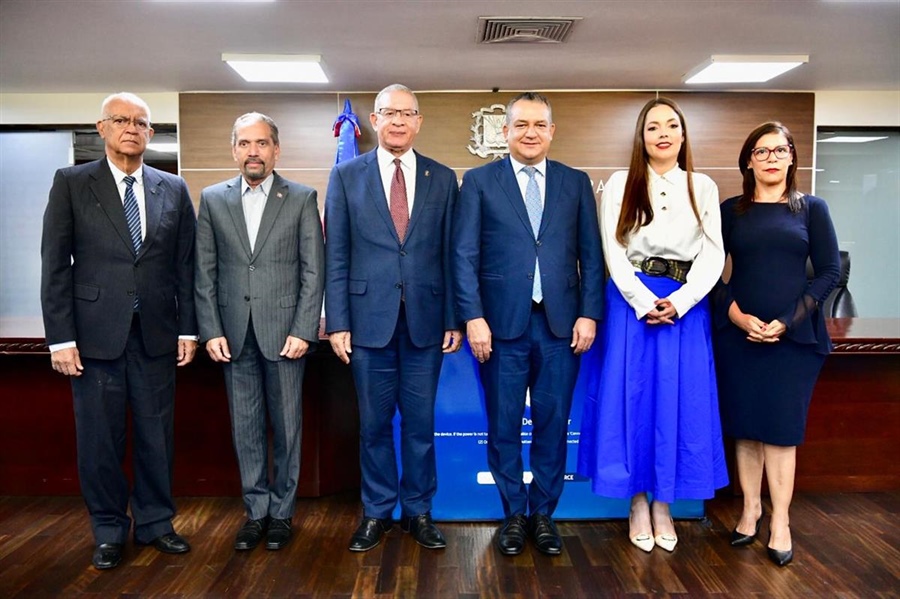 JCE incorpora en nueva Cédula símbolos patrios tras aval del Instituto Duartiano y la Comisión Permanente de Efemérides Patrias