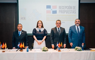 Comisión de la JCE recibe propuestas de aspirantes a miembros de las OCLEE en Europa