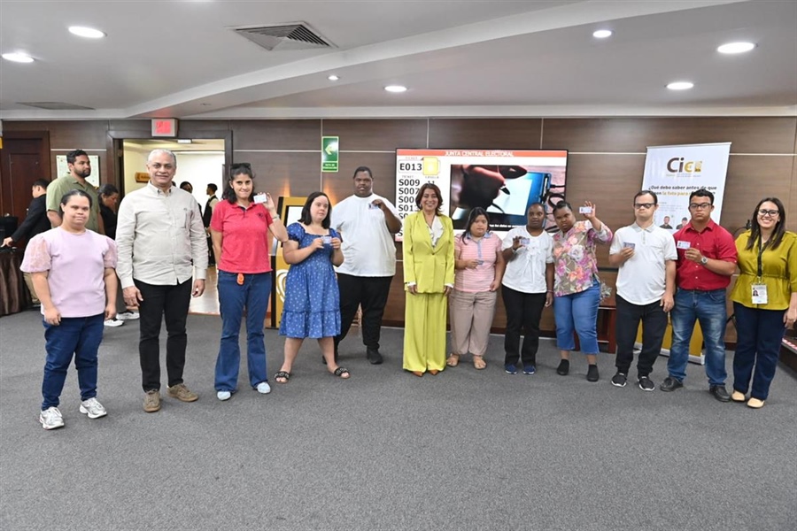 JCE continúa entrega de la nueva cédula a personas con discapacidad en coordinación con CONADIS