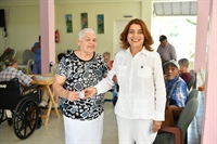 JCE entrega la nueva cédula a adultos mayores del Hogar de Ancianos América Esperanza en SFM
