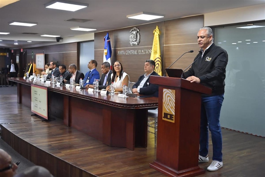 JCE presenta avances del proceso de cedulación a organizaciones políticas