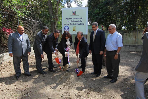 Inician construcción edificio Junta Central Electoral Villa González, Provincia Santiago, donado por el Banco Mundial