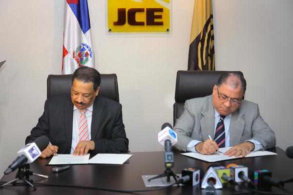 JCE y Ministerio Interior firman acuerdo