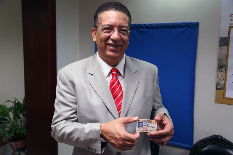 Johnny Jones felicita a Junta Central Electoral por trabajo proceso cedulación