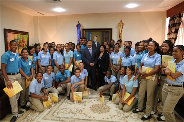 Presidente JCE Rosario Márquez exhorta a jóvenes y adolescentes a continuar sus estudios