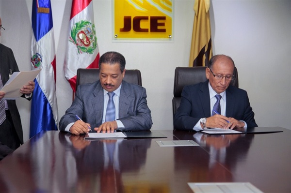 JCE y la Oficina Nacional de Procesos Electorales de Perú (ONPE) firmaron convenio colaboración bilateral