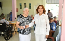 JCE entrega la nueva cédula a adultos mayores del Hogar de Ancianos...