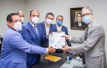 JCE recibe informe de gastos de campaña del candidato presidencial por...