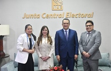 Presidente de la JCE recibe a consultores con miras a implementar...