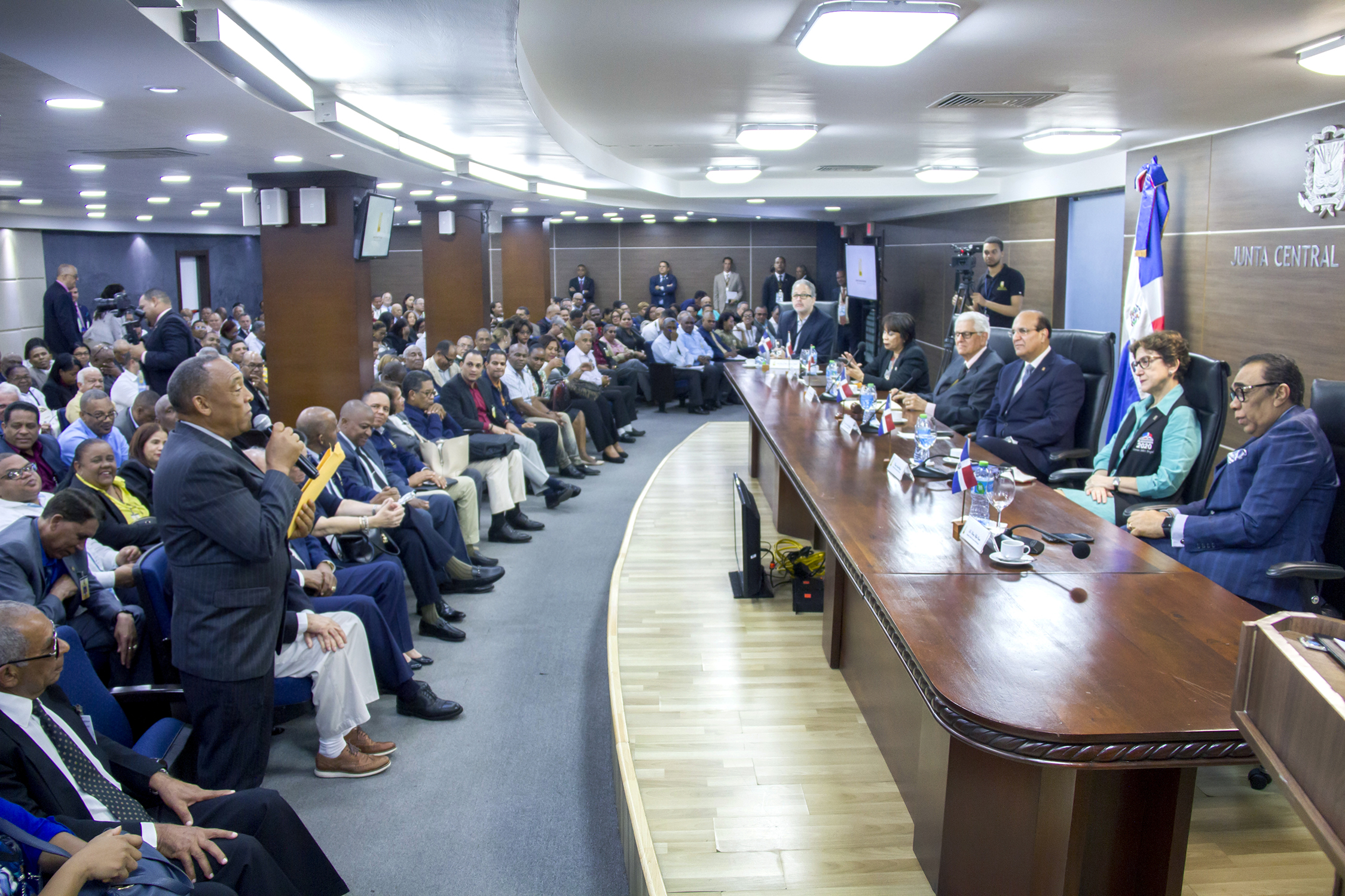 Pleno JCE se reúne con presidentes y secretarios de 158 Juntas ...